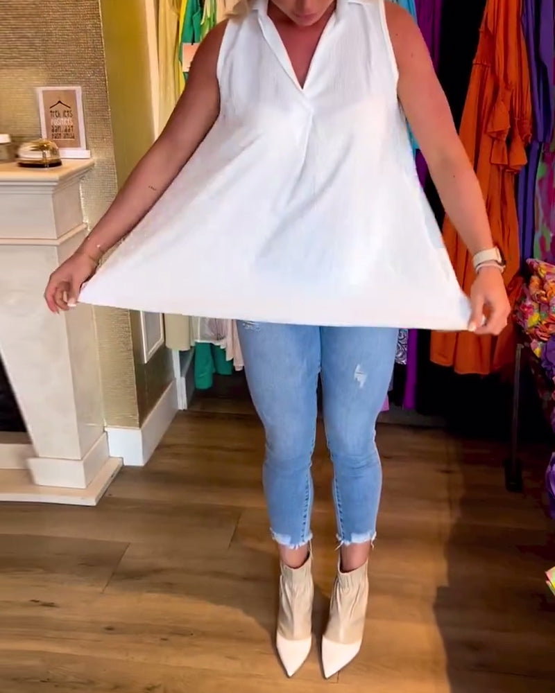 Susana™ Blusa sin Mangas con Volantes y Cuello Solapa