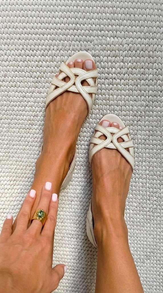 Gaudencia | Sandalias Trenzadas Color Crema Elegantes