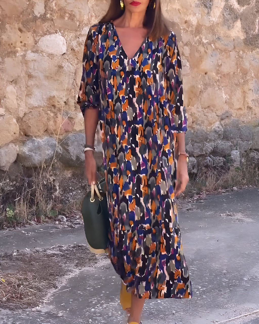 Anahí™ Vestido Fluido de Cuello en V con Estampado Retro