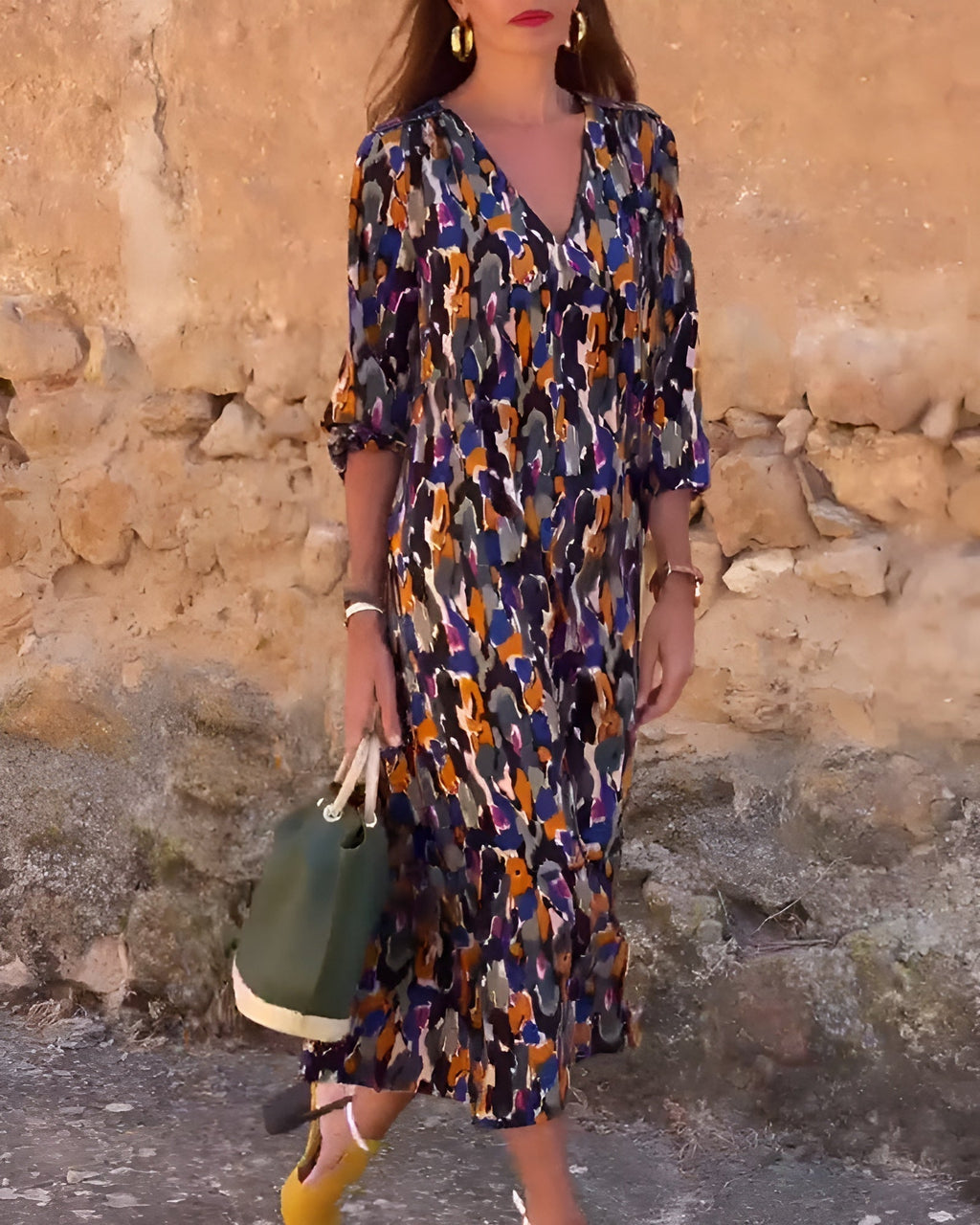 Anahí™ Vestido Fluido de Cuello en V con Estampado Retro