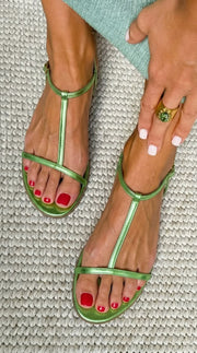 Fernanda Isabel | Sandalias Doradas de Primavera