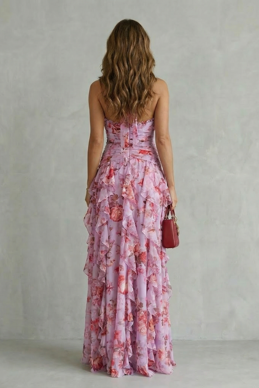 Jesusa | Vestido Largo Romántico con Cascada de Rosas y Cuello Halter