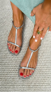 Fernanda Isabel | Sandalias Doradas de Primavera