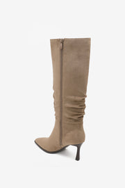 Ariana | Botas plisadas con tacón topo