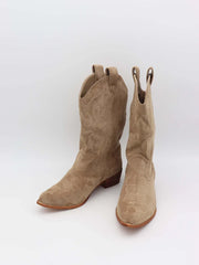 Alicia | Botas de vaquero Bassau en imitación de gamuza color beige