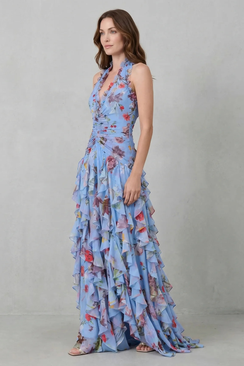 Jesusa | Vestido Largo Romántico con Cascada de Rosas y Cuello Halter