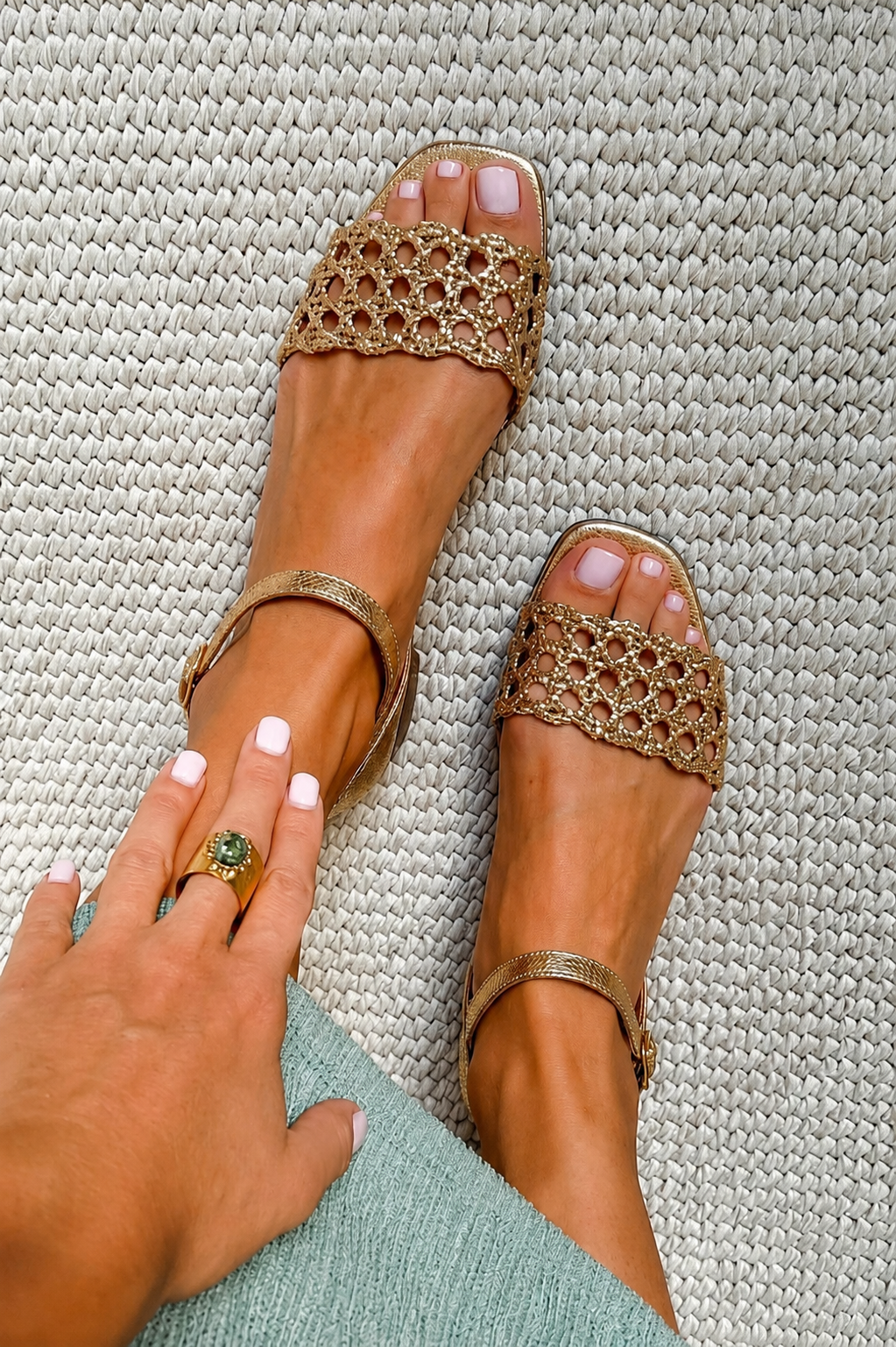 Genoveva Marisol | Sandalias Doradas Encanto de Verano