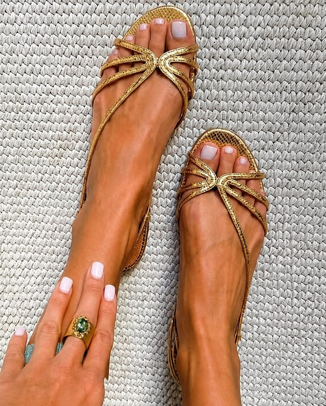 Domitiliana | Sandalias Doradas Elegancia de Verano