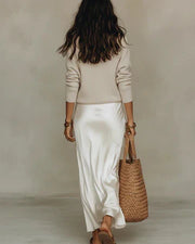 Belinda™ Conjunto Midi de Satín con Suéter de Punto Elegante