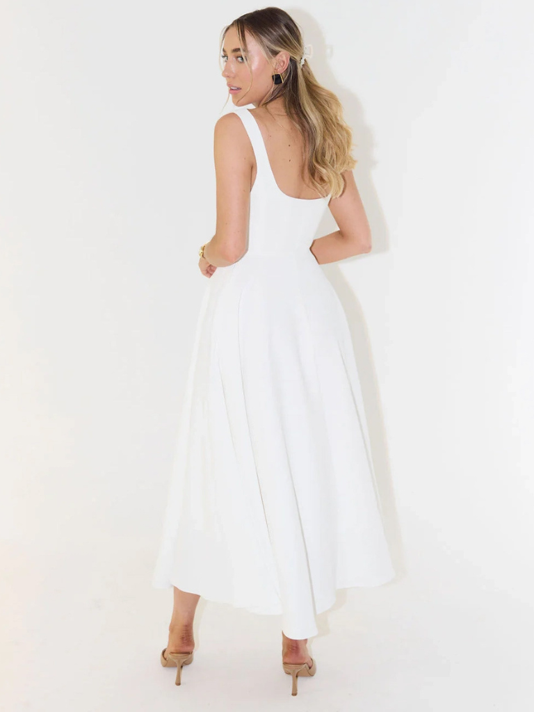 Lucila™ Vestido Midi Elegante con Escote Cuadrado Fluido