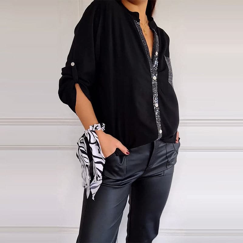 Karla™ Blusa Negra con Detalles Brillantes, Corte Fluido