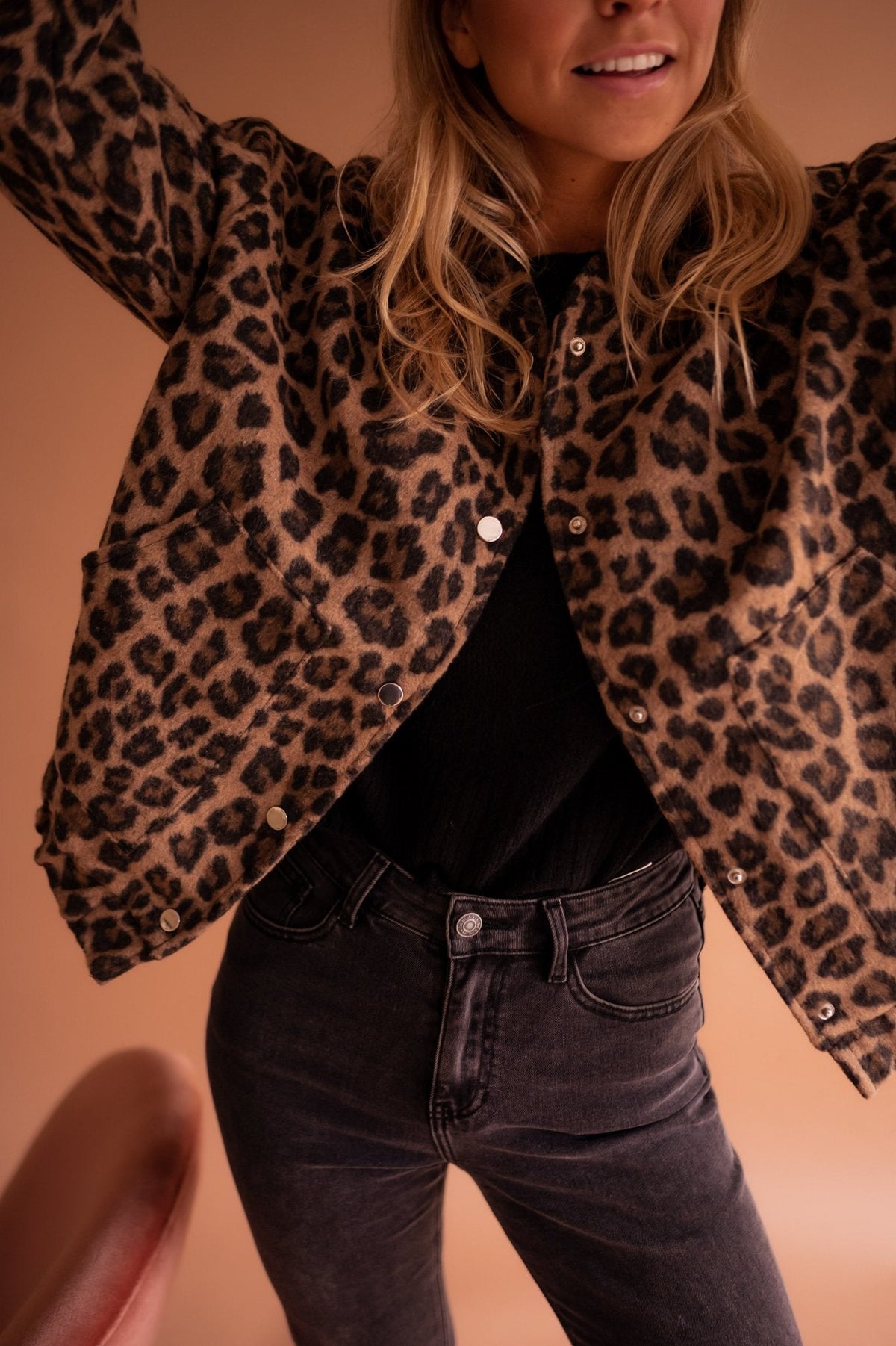 Campeche™ Chamarra Corta para Mujer con Estampado de Leopardo